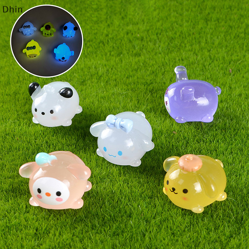 [Dhin] Mini Luminous Sanrio ตุ๊กตา Kawaii Kuromi My Melody Cinnamoroll Pochacco Micro ภูมิทัศน์เครื่องประดับรถตกแต่งภายในตกแต่งบ้าน COD