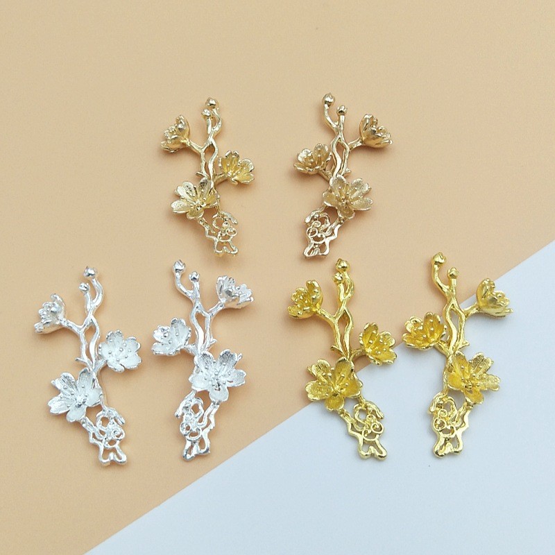 10pcs โลหะผสมดอกไม้ดอกพลัมกิ่งไม้จี้จี้ DIY เครื่องประดับอุปกรณ์เสื้อผ้าวัสดุขายส่ง