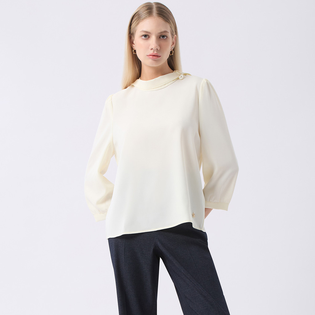 ESPADA เสื้อเบลาส์แขนยาวคอจีนแต่งผ้า ผู้หญิง สีงาช้าง | Stand Collar Blouse with Neckerchief | 04912