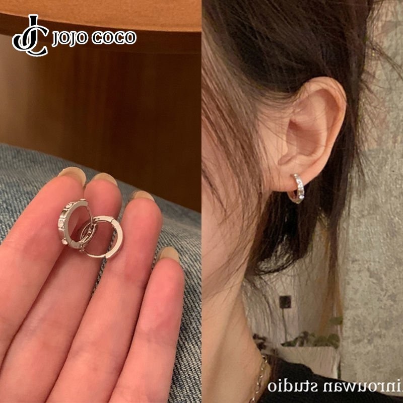 Jojo COCO Simple Hoop ต่างหูหญิง Niche Design Sense High-end ต่างหูลมเย็นต่างหู French Hoop HELLO GIRL JEWELRY