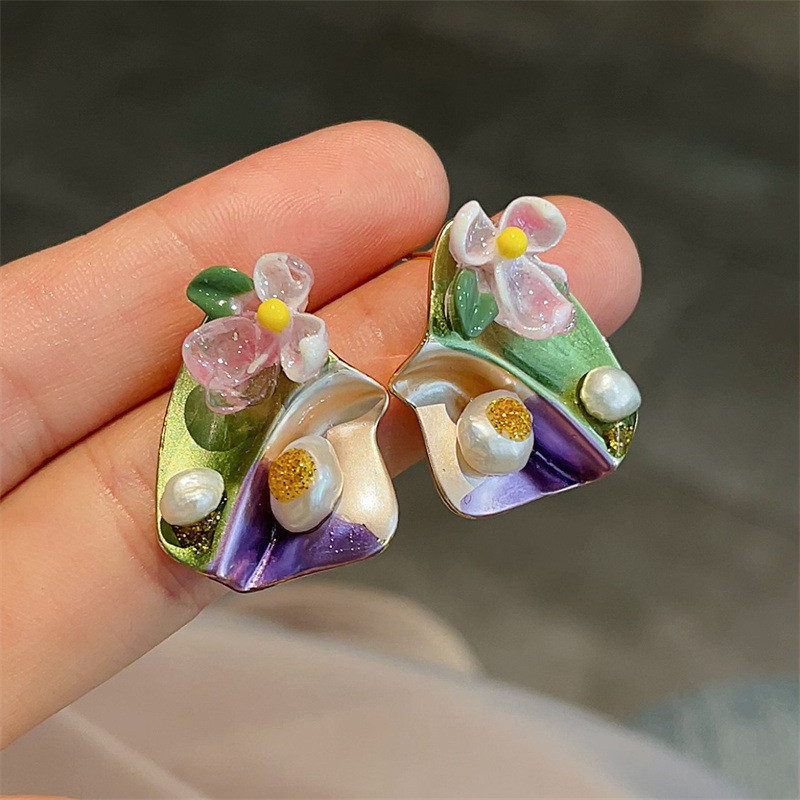 เข็มเงินระดับไฮเอนด์ทาสี Origami ดอกไม้ Baroque Pearl แฟชั่น Classy ต่างหูไม่สม่ําเสมอ