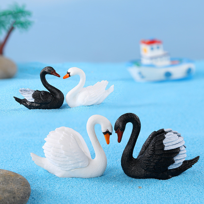 น่ารักสีดําและสีขาวหงส์ตุ๊กตาไมโครภูมิทัศน์เครื่องประดับตกแต่งสวนแต่งงานสก์ท็อปยืนทําเองฉ่ําตกแต่งสร้างสรรค์บอนไซพลาสติกเครื่องประดับขนาดเ
