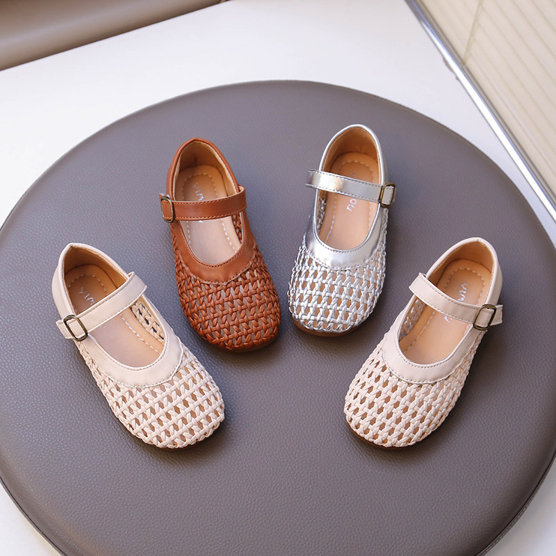 เด็กรองเท้าแบนสาน Soild สีแฟชั่นเด็กรองเท้าสบายๆอเนกประสงค์ 2025 ฤดูร้อนใหม่สาวเจ้าหญิงรองเท้า Hollowed-out