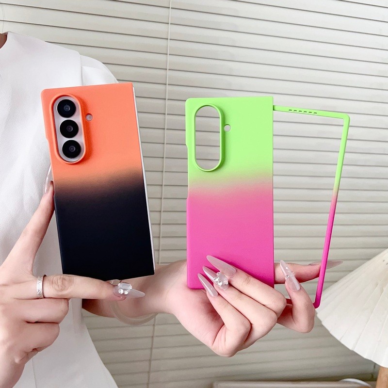 Ultra Thin & Light Gradient สีผิวรู้สึก Oil-injected Frosted PC Hard Case สําหรับ Samsung Galaxy Z พับ 7 6 5 4 3 5G Z Fold7 Fold6 Fold5 Fold4 Fold3 ฝาครอบโทรศัพท์ปลอก