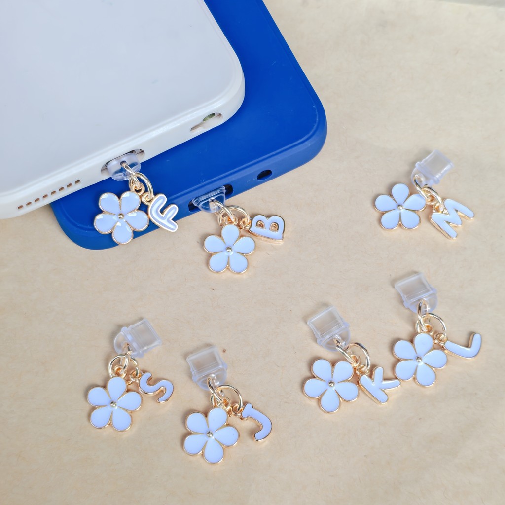 1 ชิ้นโทรศัพท์มือถือปลั๊กป้องกันฝุ่น diy สีขาว Cherry Blossom ตัวอักษรภาษาอังกฤษ AZ จี้ตกแต่งโทรศัพท์มือถือ