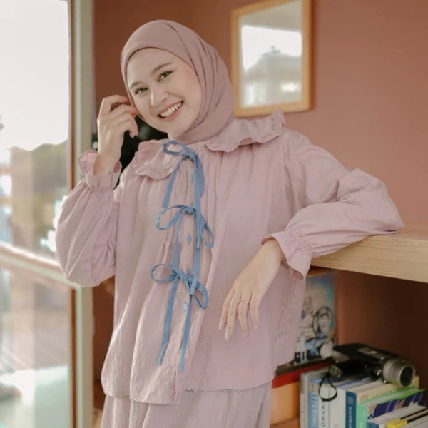 Luxvera Memora Coquette Ribbon Strap Blouse เสื้อเบลาส์ผู้หญิง Coquette Top