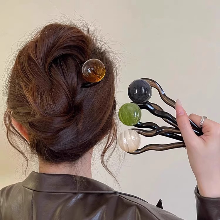 Minimalist Bun Maker ทนความร้อนและไม่อันตรายต่อผิว เหมาะสำหรับการทำทรงผมแบบFrench Twistในหน้าร้อน