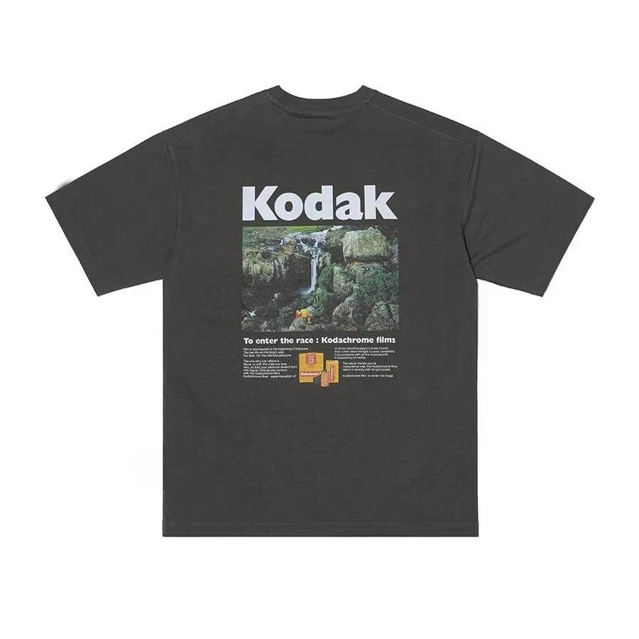 2025 เสื้อยืดแฟชั่นTrend Streetผ้าฝ้ายพิมพ์Breathableแนวโน้มสไตล์สบายTeeหรูหราK0dakแขนสั้นผู้ชายฤดูร