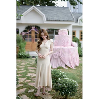 Petal Sway Maxi Dress : สีครีม