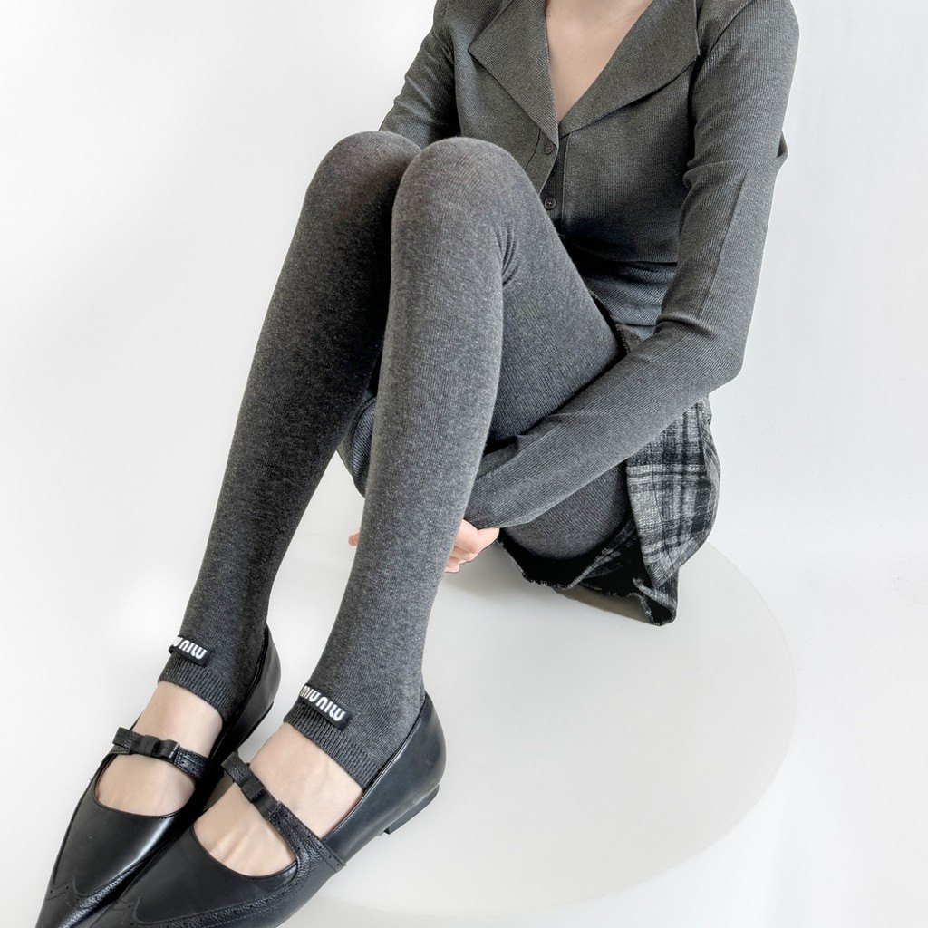 เสื้อยืดลายตัวอักษร สีเทา แบบครึ่งฝ่ามือ สำหรับฤดูใบไม้ร่วงและหนาว