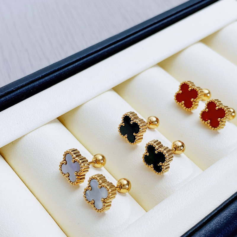 Xiya Classic All-Match Four-Leaf Clover ต่างหูแฟชั่นเหล็กไทเทเนียมขนาดเล็ก