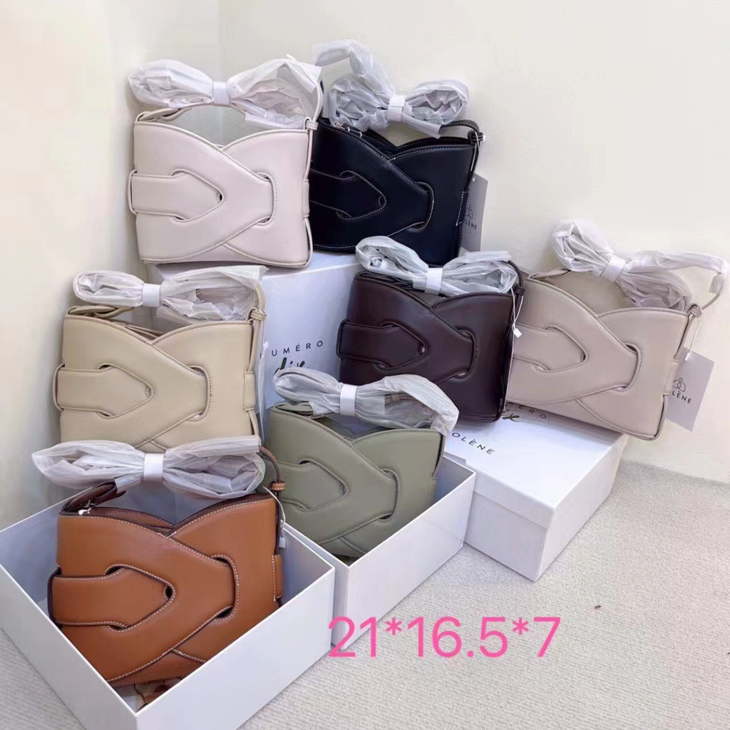 [WITH Box]french Niche Nodde Twisted Bag Geometric Hollow One-Shoulder Underarm Fashion Niche Designทอกระเป๋าแบบพกพากระเป๋าMessenger PO333333-0833