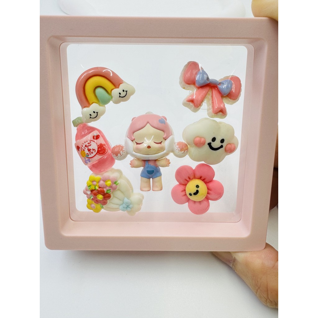 Pop Mart ของแท้ Hole รองเท้าหัวเข็มขัดกระเป๋าหัวเข็มขัด DIY อุปกรณ์เสริมยืน Series ตุ๊กตาน่ารักตุ๊กตาตกแต่ง Handmade รองเท้าดอกไม้ที่ถอดออกได้