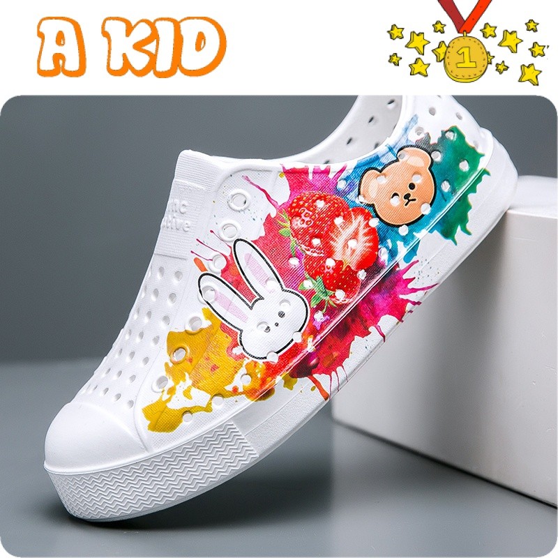 รองเท้าหลุมรองเท้าเด็กอินเทรนด์สไตล์ฤดูร้อนเด็กการ์ตูนพิมพ์แบบ อ่อนนุ่ม-พื้นรองเท้า รองเท้าแตะชายหาดชายลุยรองเท้าเป็นมิตรกับสิ่งแวดล้อมไม่มีกลิ่น ต่อต้าน @-