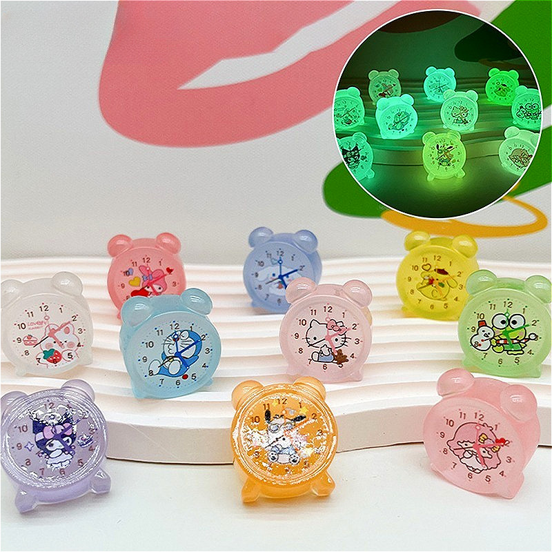 SANRIO เครื่องประดับเรซินเรืองแสง/ตกแต่งนาฬิกาปลุกเรืองแสง/การ์ตูน ซานริโอ นาฬิกาปลุกตกแต่ง/ตกแต่งงานฝีมือ ทําเอง