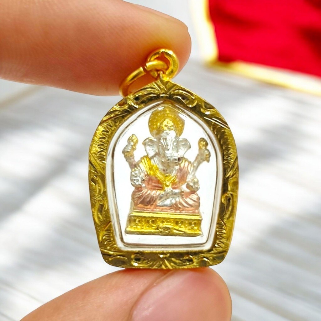จี้ & Charm  รูปหล่อพระพิฆเนศปางเศรษฐีเนื้อ 3K งานสวยเลี่ยมกรอบไมครอนอย่างดี (lekshop)