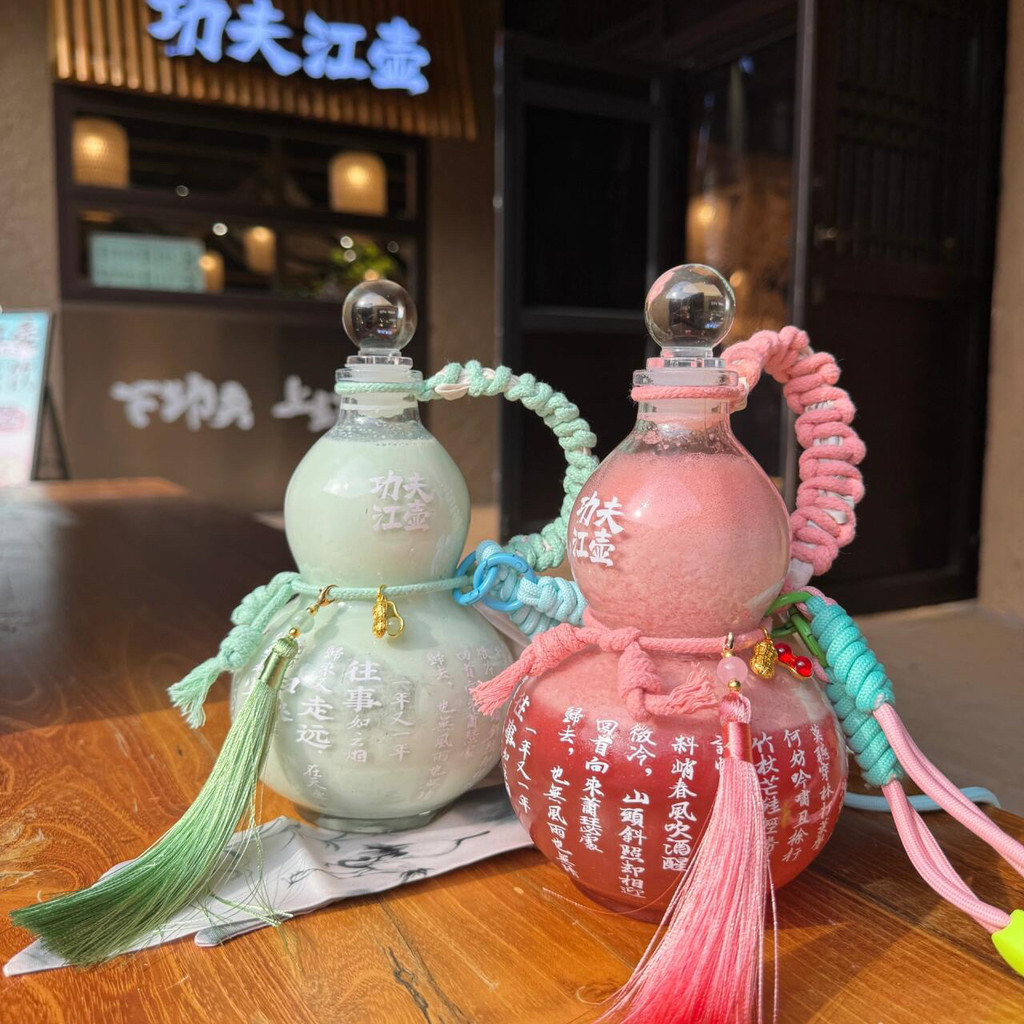 "สินค้าใหม่พิเศษ" กีฬากลางแจ้ง Kung Fu Jiang Pot คนดังในเน็ตเพลิดเพลินกับกาน้ำชาแบบใส