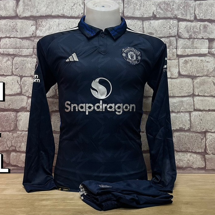 ชุดฟุตบอลแขนยาว(เสื้อพร้อมกางเกง) ทีมแมนยู ชุดกีฬาใหม่ล่าสุด 2024-2025 ผ้าดีใส่สบาย พร้อมส่ง
