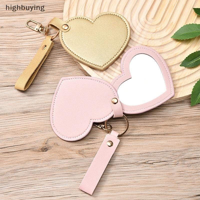 พวงกุญแจหนังรูปหัวใจ มีกระจกสำหรับแต่งหน้า ออกแบบมาให้พกพาสะดวก เหมาะสำหรับใช้ในกระเป๋าเป้และเป็นของขวัญน่ารัก