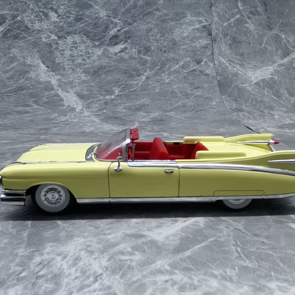 Signac 1/32 1959 Cadillac Convertible Classic Car Alloy Model มีตําหนิเล็กน้อย