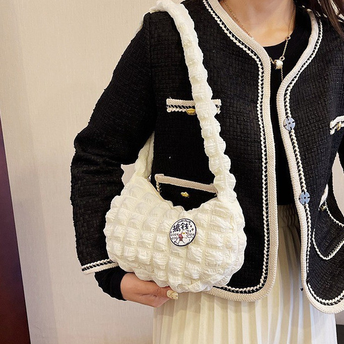 Rootote(R2046) กระเป๋าใส่พายไหล่ใบเล็กผ้ายับนุ่มๆ+แถมเข็มกลัด