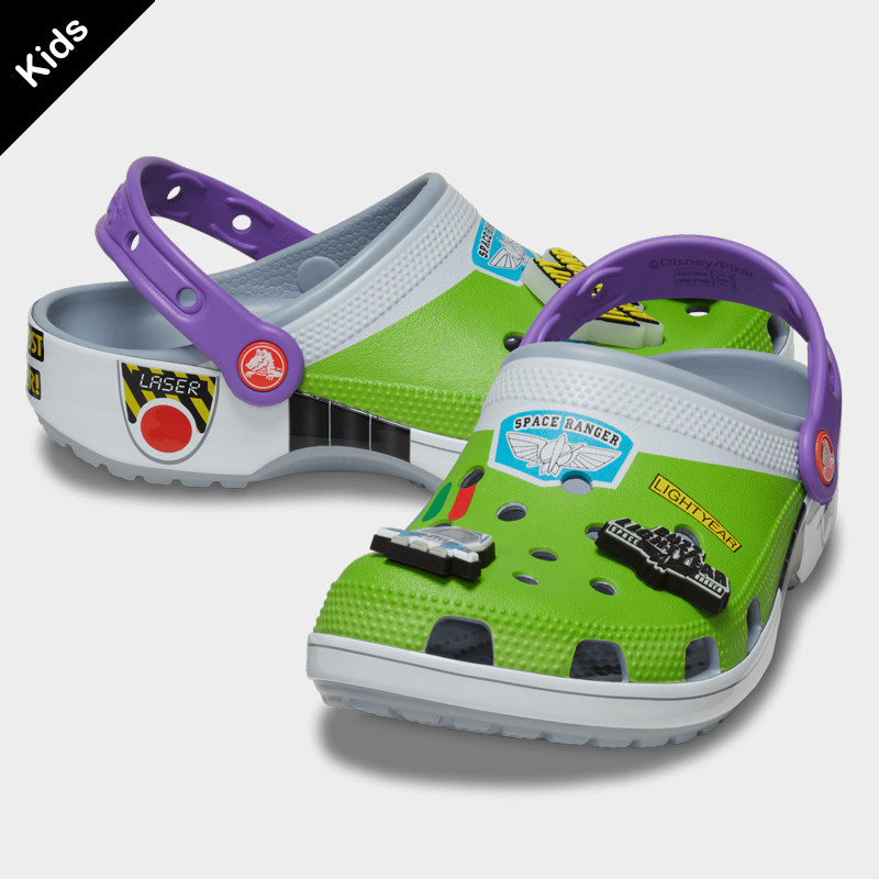 รองเท้า crocs เด็ก Toy Story Buzz Lightyear Classic Clog - รองเท้าไปทะเล รองเท้ากันลื่น ใส่สบาย น้ําหนักเบา เหมาะสําหรับสวมใส่และเวลาเล่นทุกวัน#209545