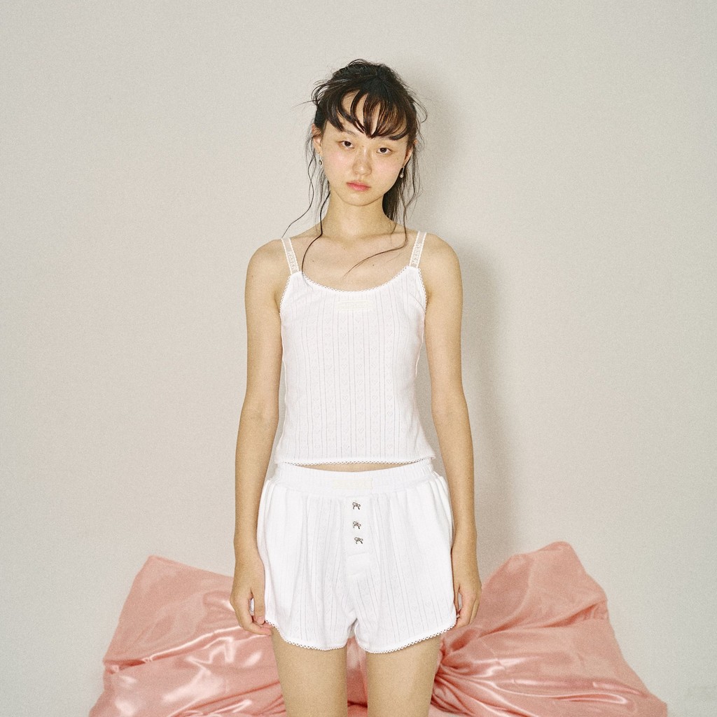 BNK MILA TOP เสื้อกล้ามสายเดี่ยว แต่งดีเทลลูกไม้ สายสามารถปรับได้ (พรีออเดอร์)
