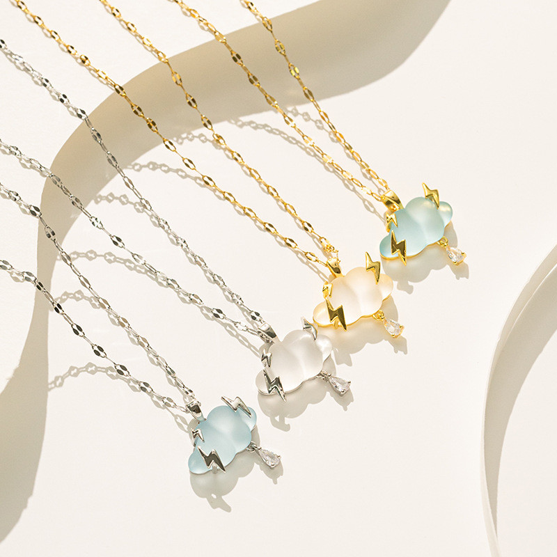 การออกแบบที่สร้างสรรค์ Cloud Lightning Micro-Inlaid Zircon สร้อยคอผู้หญิงหยดน้ําเมฆสีขาว