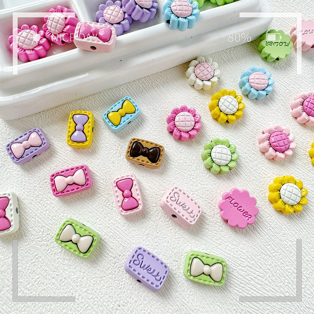 Macaron กล่องของขวัญสี่เหลี่ยมทานตะวันน่ารักทำจากโลหะผสมทำด้วยมือ DIY ลูกปัดสร้อยข้อมือเครื่องประดับ
