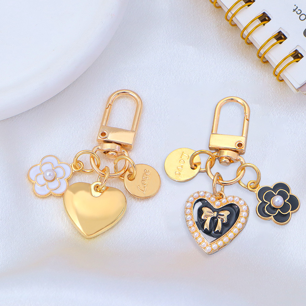 Elegant Camellia จี้พวงกุญแจแหวนน่ารักหัวใจรักดอกไม้พวงกุญแจผู้หญิงหูฟังกรณีตกแต่ง