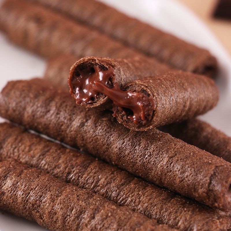 新品现货巧克力脆脆蛋卷浓郁夹心松脆饼干学生休闲整箱脆卷解馋零食好吃Chocolate crispy Chicken rolls rich sandwich crispy biscuit20250731