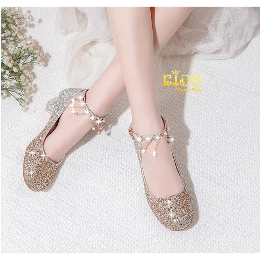 รองเท้าเด็กออกงาน(หน้าร้านอยู่รัชดา ลองได้)H154 สีทอง ทูโทน เพชรระยิบระยับ ประดับด้วยสร้อยมุกตรงสายรัดรองเท้า ส้นแก้ว...