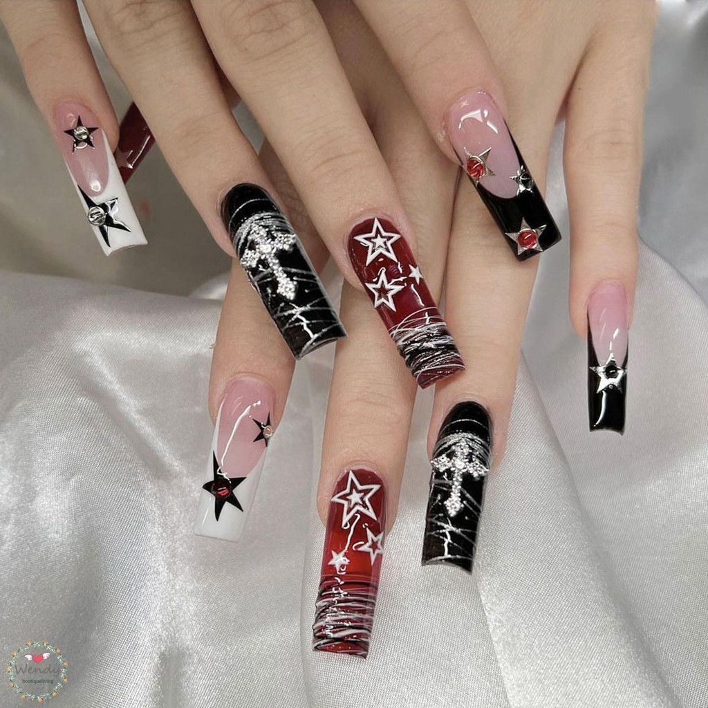 สีดําสีแดงกดบนเล็บกับ พลอยเทียม มีเสน่ห์ สวมใส่สบายเล็บแต่งเล็บ