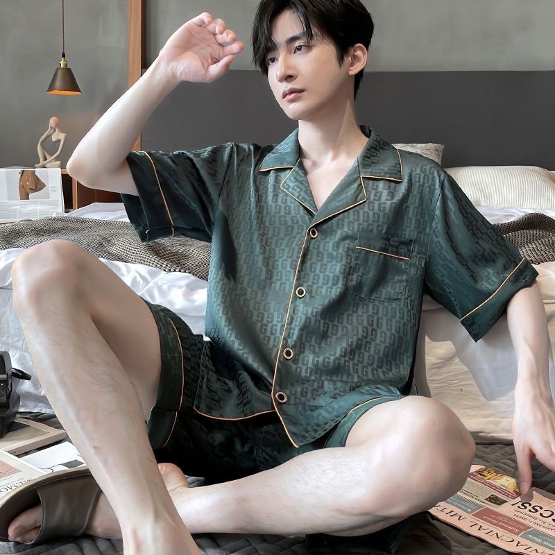 กางเกงขาสั้นแขนสั้นผ้าไอซ์ซิลค์สำหรับผู้ชายชุดนอนผ้าไหมซาตินสวมใส่ได้สำหรับวัยรุ่นชุดใส่ในบ้าน8.31แบบบาง