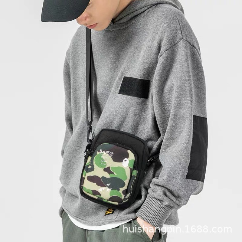 Bape Messenger Bag กระเป๋าสะพายไหล่กระเป๋าซิปลายพรางกระเป๋าโทรศัพท์มือถือหลายกระเป๋า
