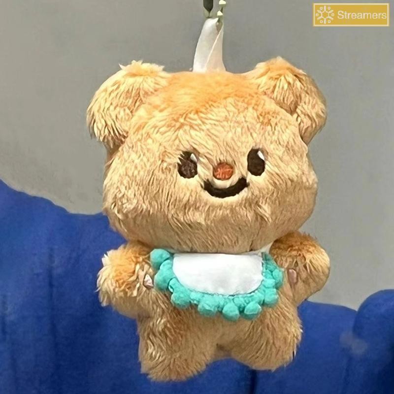 {Streamers} Butter Bear Plush Doll น่ารักการ์ตูนหมีของเล่นตุ๊กตาพร้อมผ้ากันเปื้อนยัดตุ๊กตาพวงกุญแจจี้กระเป๋าเป้สะพายหลังใหม่