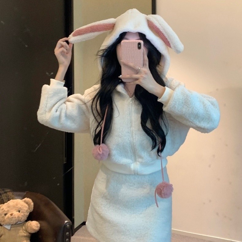 [ดูดี] ที่ไม่ซ้ํากันประณีตแจ็คเก็ตสั้นน่ารักหวานเผ็ดกระต่ายหูคลุมด้วยผ้าตุ๊กตาอบอุ่นด้านบนชุดกระโปรงสั้นผู้หญิงฤดูใบไม้ร่วงฤ