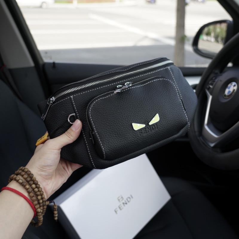 Fendi หนังแท้ Little Monster กระเป๋าคาดเอวชาย 30x18cm