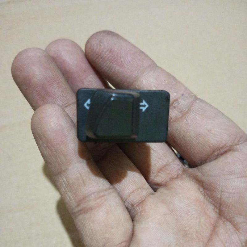 สวิตช์ไฟเลี้ยว BeAT fi, Vario 125 150 eSP, Supra GTR 150 (31mm) 35200K03N31