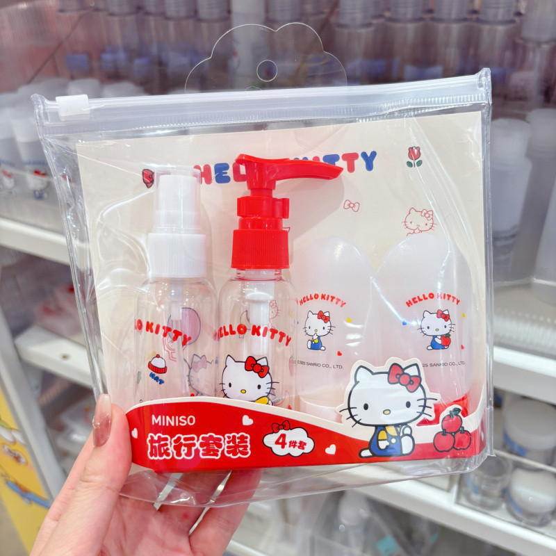 MINISO Hello Kitty ขวดซักผ้าและดูแลชุดเดินทางแบบพกพาชุด 4 ชิ้นขวดอัดขึ้นรูปทําความสะอาดสุขอนามัยโลชั่นบรรจุขวดบรรจุหมอกละเอียด