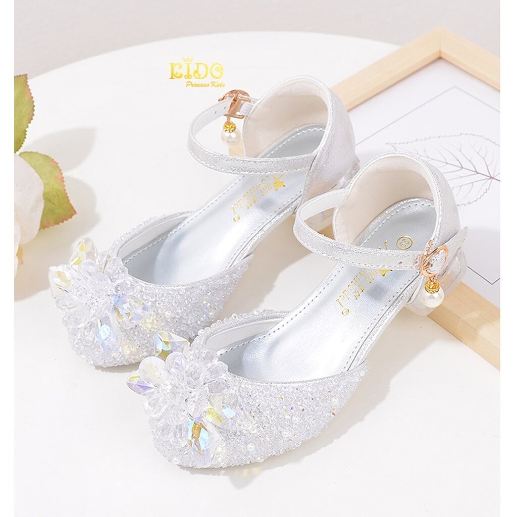 Tรองเท้าเด็กออกงาน(หน้าร้านอยู่รัชดา ลองได้)H151 สีเงิน เปิดข้างประดับดอกไม้แก้ว