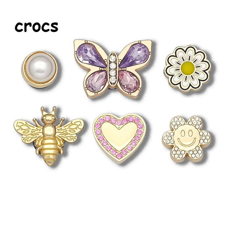 Crocs Jibbitz Chram รองเท้าแตะเด็กผู้หญิงอุปกรณ์เสริม DIY ตกแต่งรองเท้าหัวเข็มขัดโลหะผีเสื้อสีม่วงดอกไม้สีขาว
