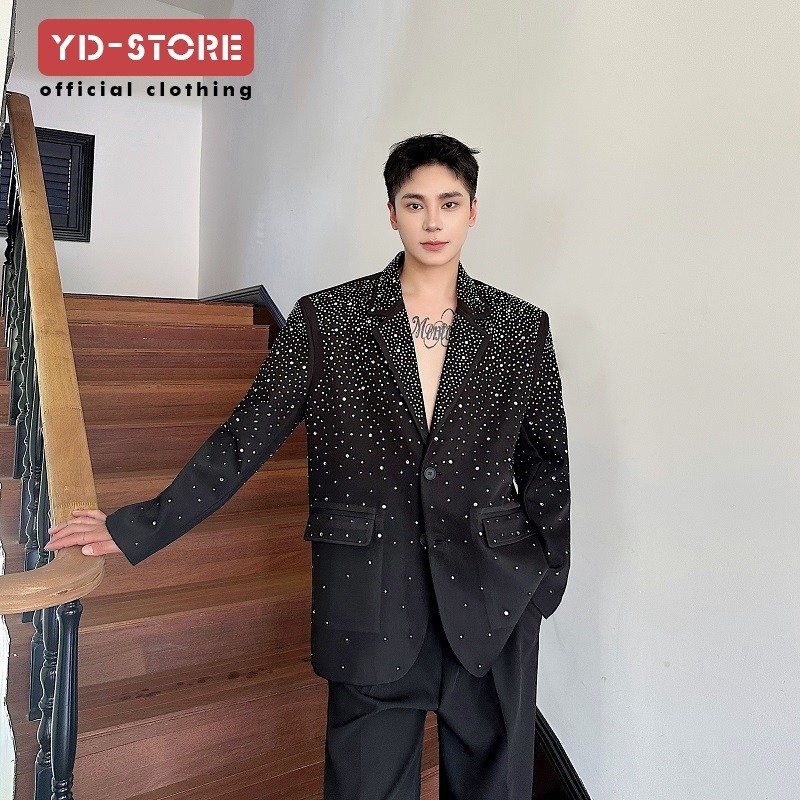 ดาวยาวในท้องฟ้าส่องแสงเพชรร้อนเลื่อมอารมณ์ความรู้สึกระดับไฮเอนด์ คนพาล หล่อทอดถนนสูทผู้ชายผู้หญิงนักร้องต่อ