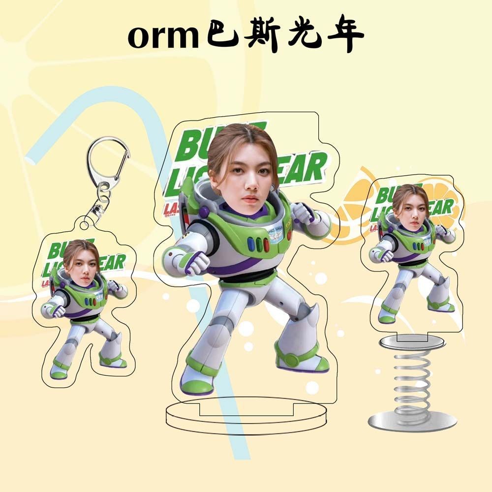 ใจซ่อนรักหลิงออมหลิงหลิงคองออมกรณ์นภัสThe Secret Of Us lingorm Bux Light Year พวงกุญแจอะคริลิคสปริงโยกเพลงรูปคนยืนการปรับแต่งสร้างสรรค์ LinglingKwong OrmKornnaphat Fahlada Earn
