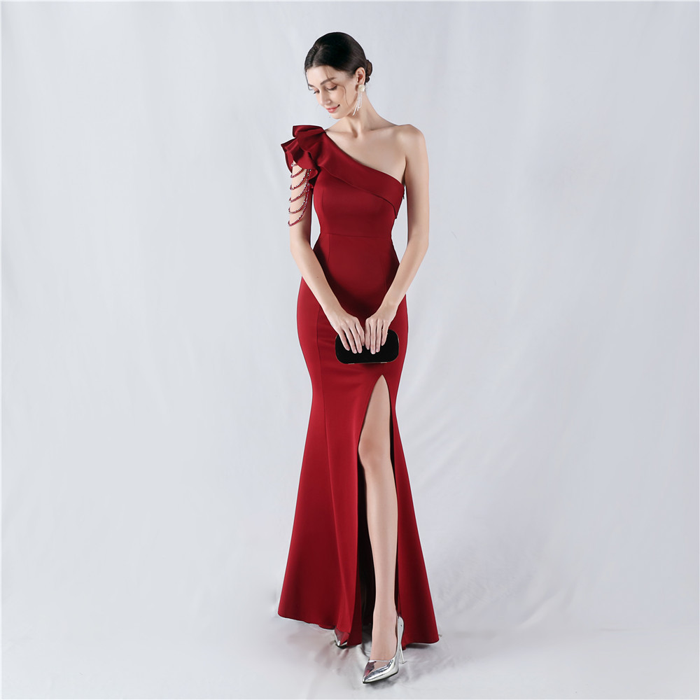 ชุดเดรส Beaded Craft Satin High Fork One Shoulder Diagonal Collar ชุดราตรี