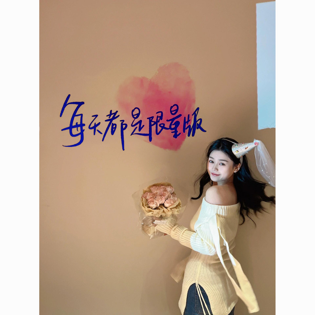 Ultra HD Happy Birthday Atmosphere Light โปรเจคเตอร์ Photo Handy เครื่องมือของขวัญเด็กแฟนของขวัญ