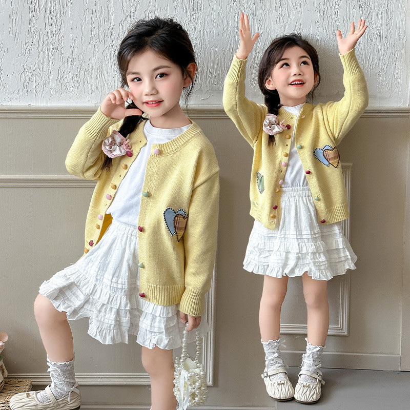 เสื้อสเวตเตอร์ถักสำหรับสาว พร้อมสไตล์ใหม่สำหรับฤดูใบไม้ผลิและฤดูใบไม้ร่วง เหมาะสำหรับเด็กในขนาดกลางและขนาดใหญ่