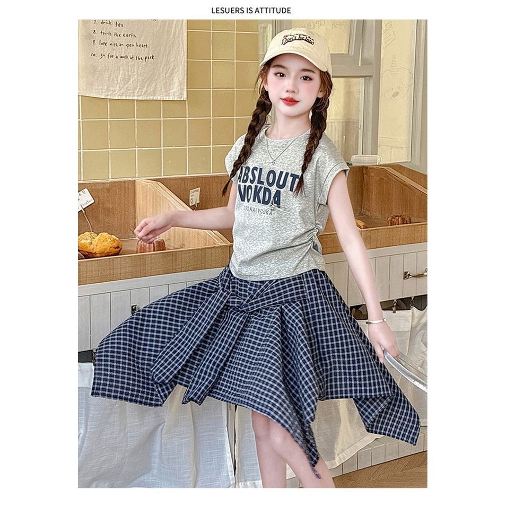 ชุดเซ็ตเด็กผู้หญิงแฟชั่นเกาหลี เสื้อยืดลายตัวอักษร+กระโปรงลายสก็อตน่ารัก - รูปที่ 3