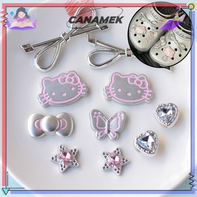 [technicolor] 10 ชิ้น/เซ็ต Silvery Hello Kitty ชุดประดับรองเท้า DIY Hole สำหรับสายรัดกระเด็นรองเท้า อุปกรณ์เสริมสำหรับรองเท้า เครื่องประดับให้节日礼物新品库存