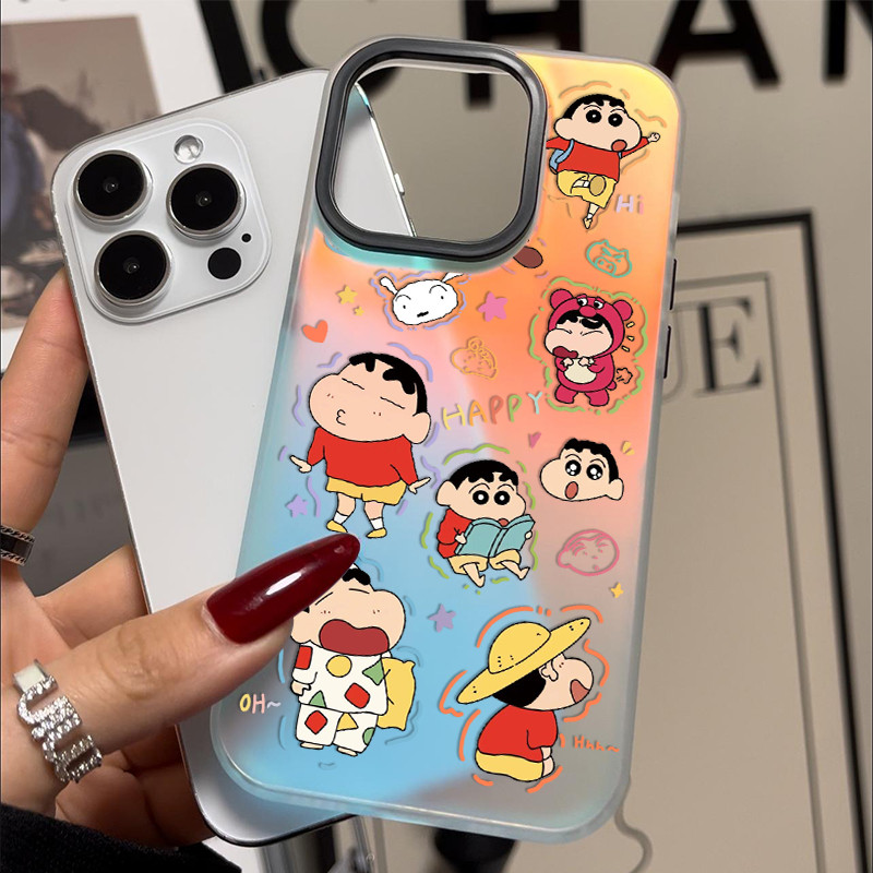 CODที่ไทย เคสสำหรับไอโฟน13 การ์ตูนชิน เคสครอบเลเซอร์ For iPhone11 13 Pro PROMAX 14 15 16PLUS X XS XR 6/7/8/SE2 กันกระแทก